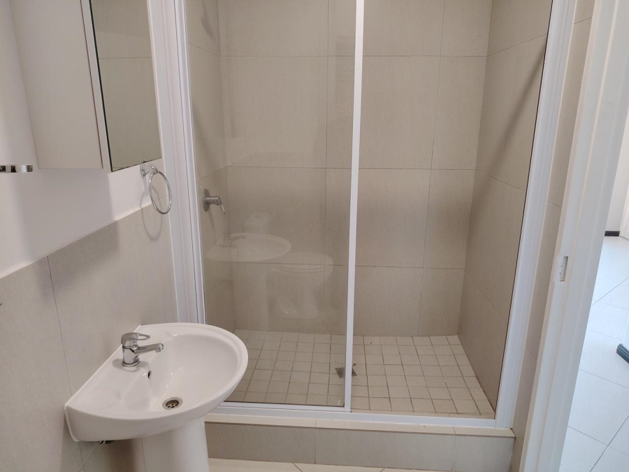 To Let 1 Bedroom Property for Rent in Buhrein Western Cape